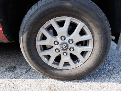 Used 2025 Toyota Tacoma SR5 image 15