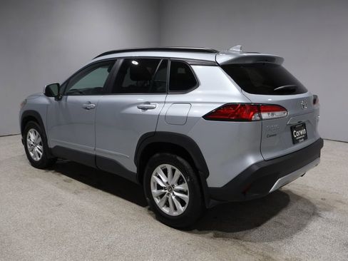 Used 2023 Toyota Corolla Cross LE w/ Moonroof Package image 5