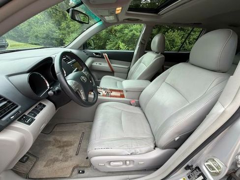 Used 2010 Toyota Highlander Limited FWD image 13