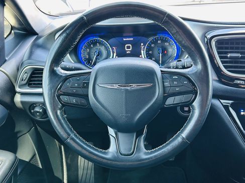 Used 2019 Chrysler Pacifica Touring-L Plus w/ S Appearance Package FWD image 16