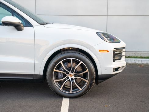 Certified 2026 Porsche Cayenne AWD/4WD image 9
