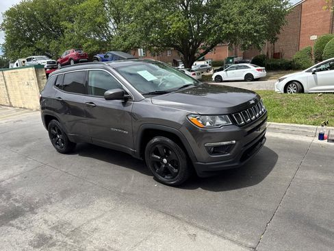 Used 2018 Jeep Compass Latitude FWD image 7