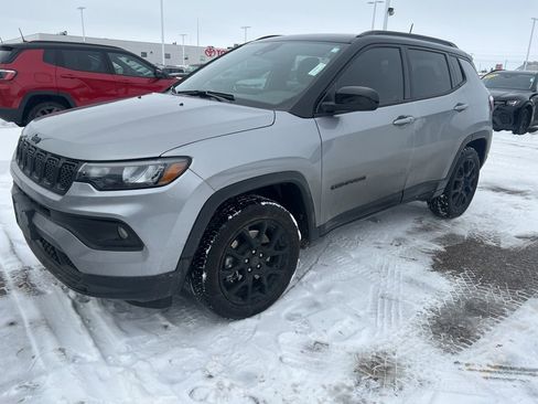 Used 2024 Jeep Compass Latitude w/ Sun and Sound Group image 5