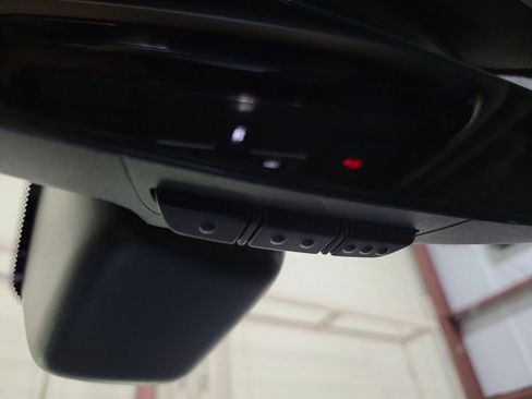 Used 2020 Land Rover Range Rover Velar R-Dynamic S image 37