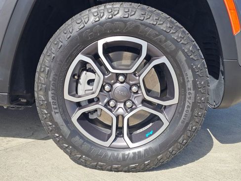 Used 2022 Jeep Grand Cherokee Trailhawk w/ Luxury Tech Group III image 9