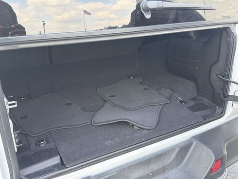 Used 2025 Jeep Wrangler Unlimited Sahara w/ Safety Group image 6