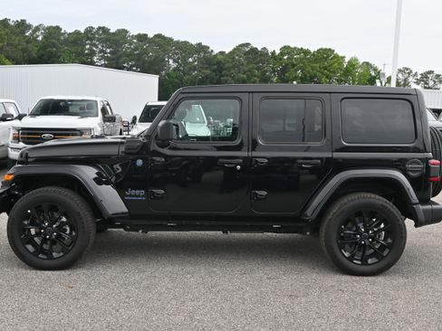 Used 2025 Jeep Wrangler Unlimited Sahara w/ Safety Group AWD/4WD image 7