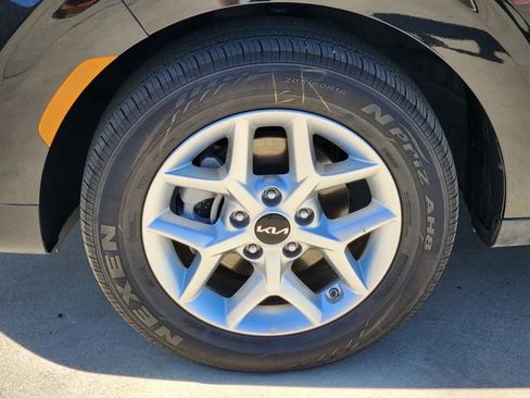 Certified 2025 Kia Soul LX image 12