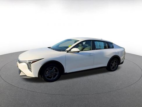 Used 2025 Kia K4 LXS image 8