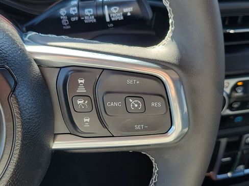 Used 2025 Jeep Wrangler Unlimited Sahara image 12