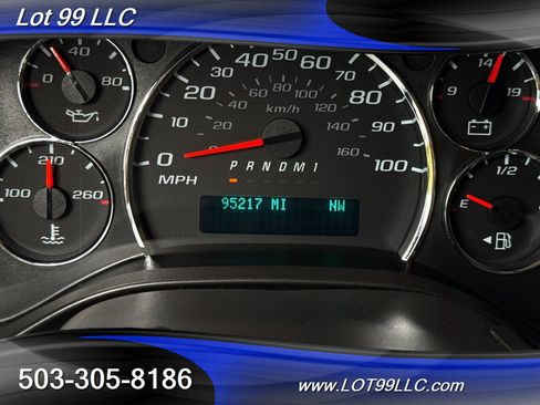 Used 2019 Chevrolet Express 3500 w/ Driver Convenience Package image 39
