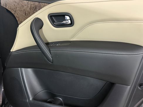 Used 2023 INFINITI QX80 Premium Select w/ All-Season Package image 49