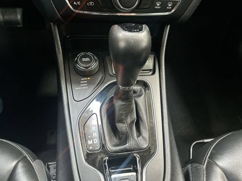 Used 2020 Jeep Cherokee Latitude Plus AWD/4WD image 21