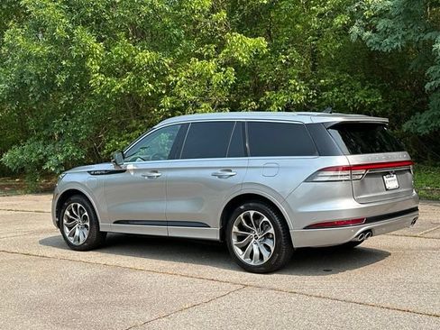 Used 2021 Lincoln Aviator Grand Touring w/ Elements Package Plus AWD/4WD image 3