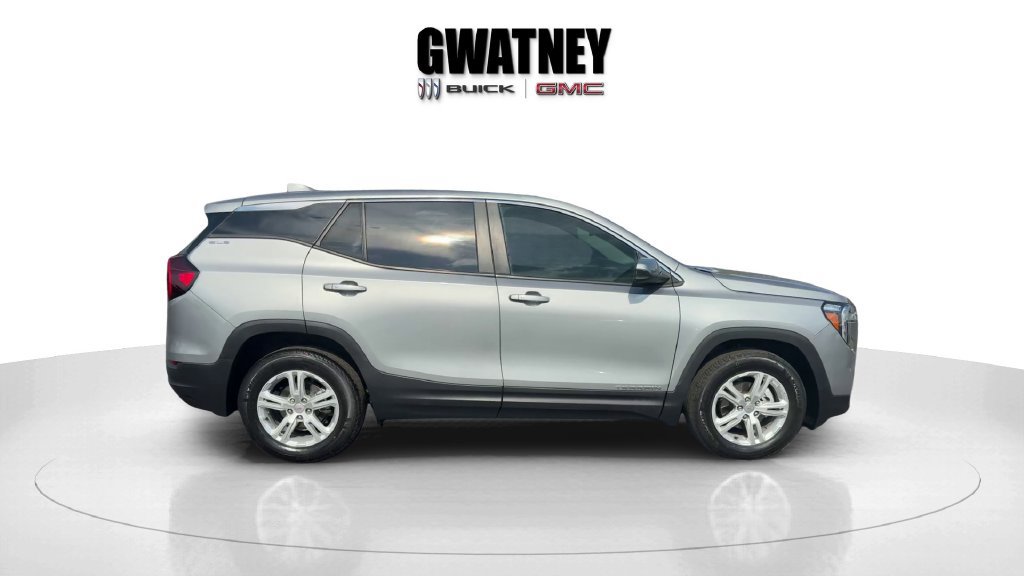Used 2024 GMC Terrain SLE FWD image 4