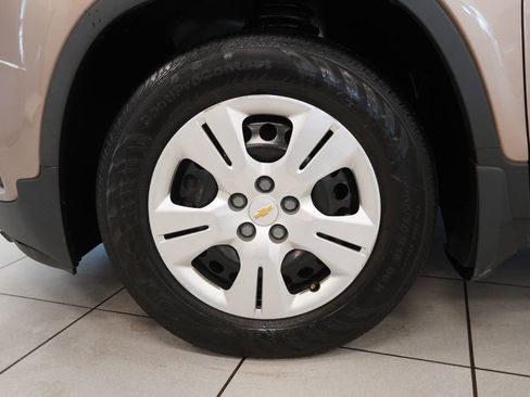 Used 2018 Chevrolet Trax LS w/ LPO, Protection Package FWD image 15