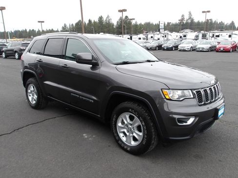 Used 2017 Jeep Grand Cherokee Laredo w/ Quick Order Package 23E image 7