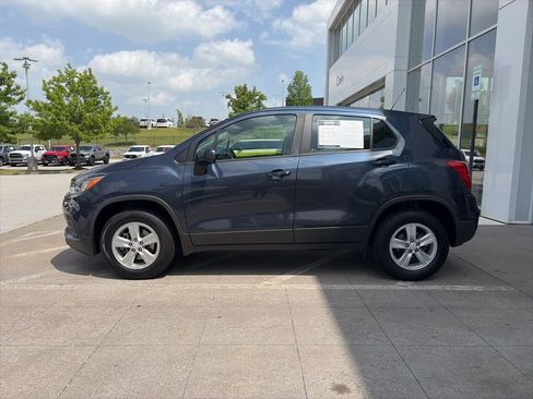 Used 2018 Chevrolet Trax LS w/ LPO, Cargo Package AWD/4WD image 4
