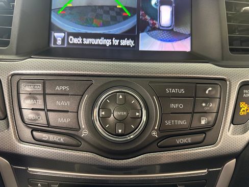 Used 2020 Nissan Pathfinder SL AWD/4WD image 35