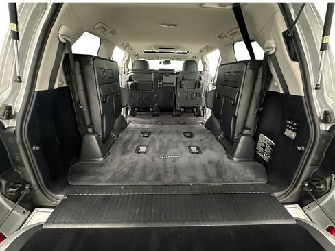 Used 2011 Lexus LX 570 4WD image 16