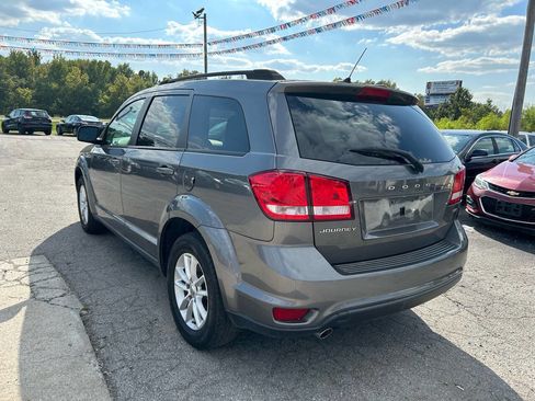 Used 2013 Dodge Journey SXT w/ Flexible Seating Group image 4