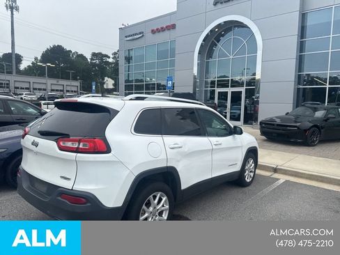 Used 2018 Jeep Cherokee Latitude FWD image 11