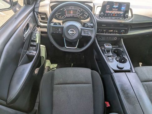 Used 2024 Nissan Rogue SV AWD/4WD image 19