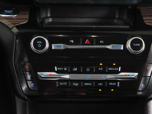 Used 2022 Ford Explorer Limited w/ Equipment Group 301A RWD image 20