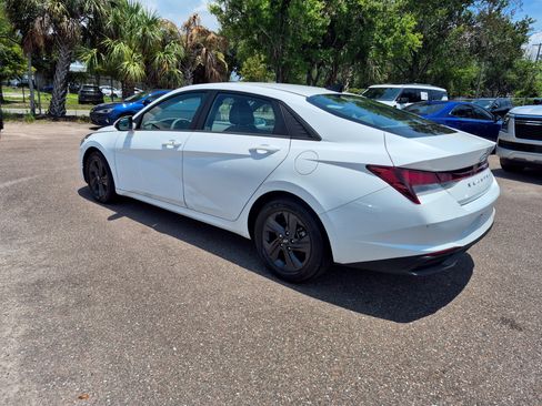 Used 2022 Hyundai Elantra SEL FWD image 4