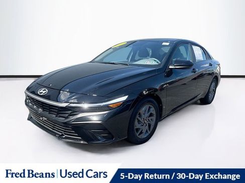 Used 2024 Hyundai Elantra SEL FWD image 3