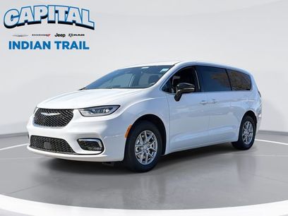 New 2026 Chrysler Pacifica Select