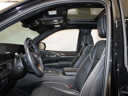 Certified 2023 Cadillac Escalade Premium Luxury AWD/4WD image 9