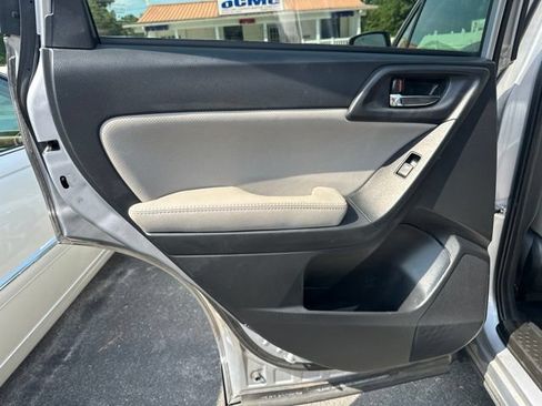 Used 2017 Subaru Forester 2.5i Limited w/ Protection Package #2 AWD/4WD image 10