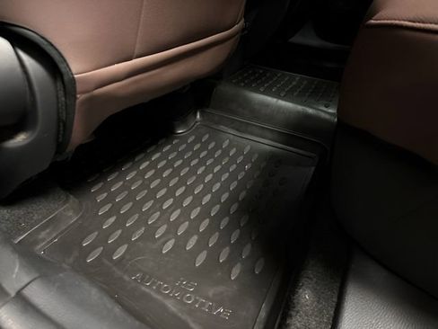 Used 2019 Toyota RAV4 XLE w/ Phone Cable & Charge Package image 35