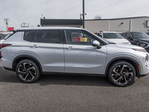 New 2025 Mitsubishi Outlander 4WD Plug-In Hybrid image 9