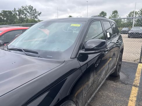 Used 2024 Jeep Grand Cherokee Altitude AWD/4WD image 18