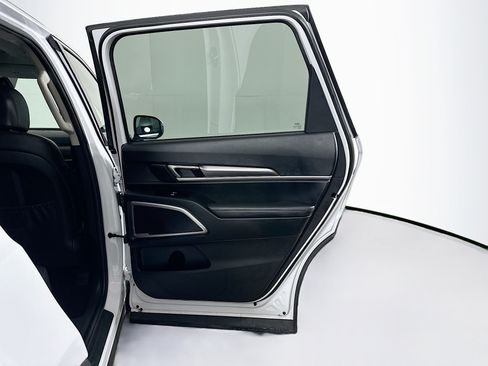 Used 2025 Kia Telluride S FWD image 33