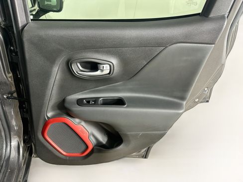 Used 2019 Jeep Renegade Trailhawk w/ UConnect 8.4 Nav Group AWD/4WD image 30