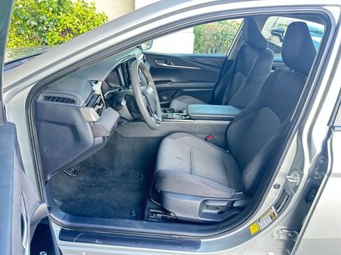 Used 2025 Toyota Camry LE image 27