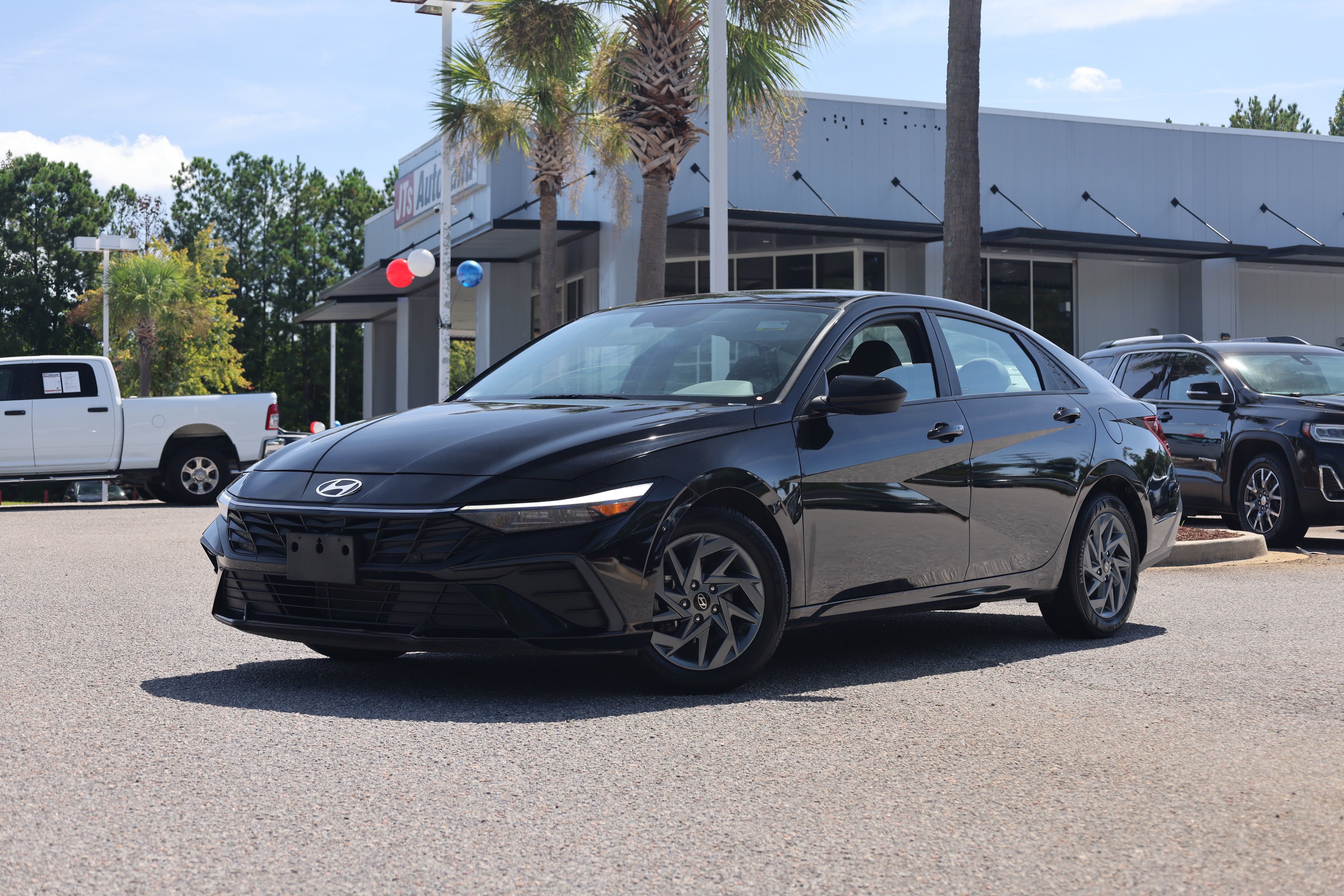 Used 2024 Hyundai Elantra SEL FWD image 1