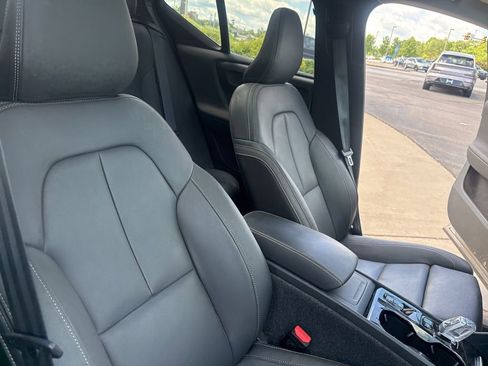 Used 2024 Volvo XC40 B5 Ultimate w/ Protection Package Premier AWD/4WD image 31