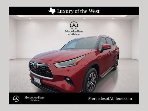 Used 2021 Toyota Highlander XLE FWD image 1