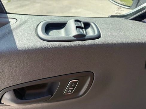 New 2025 Ford Transit 250 Low Roof image 20