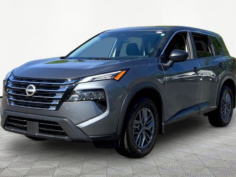 Used 2025 Nissan Rogue S image 3