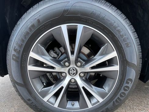 Used 2016 Toyota Highlander XLE FWD image 14