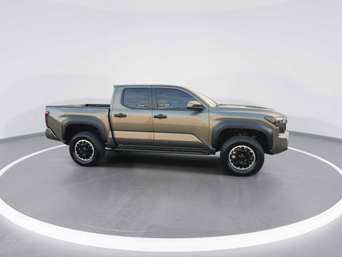 Certified 2026 Toyota Tacoma TRD Off-Road image 9