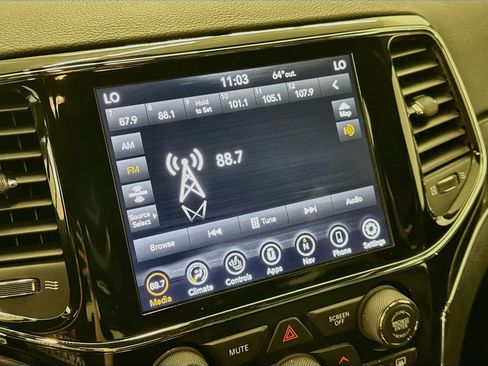 Used 2020 Jeep Grand Cherokee Limited AWD/4WD image 21