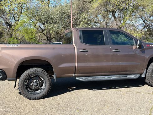 Used 2019 Chevrolet Silverado 1500 Custom Trail Boss w/ Custom Convenience Package image 4