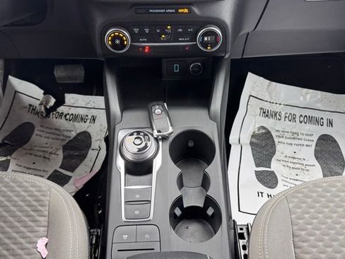 Used 2020 Ford Escape SE image 17