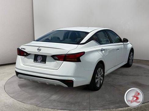 Used 2024 Nissan Altima 2.5 S FWD image 7